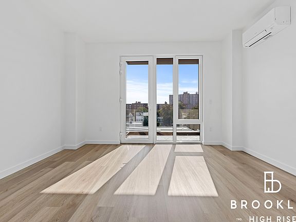 3rd image of 50 E 10th St #558