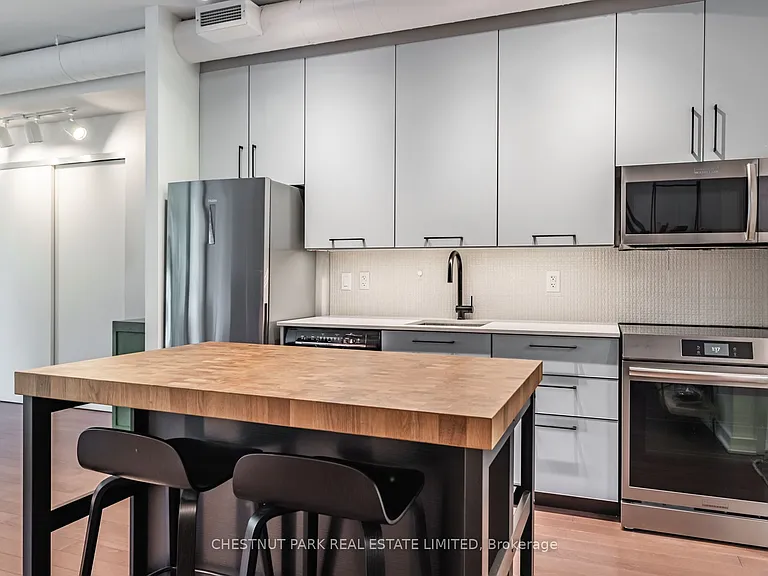 64 Niagara St #221 — Photo 13