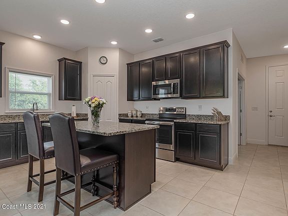 5th image of 1581 Wyoming Dr SE