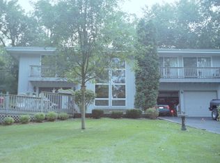 455 Roslyn Rd, Dundee, IL 60118
