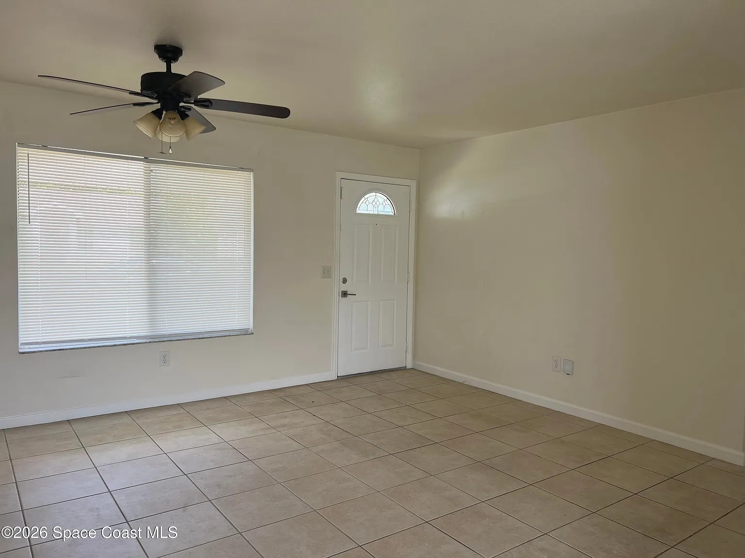 3 bed, 1176 sqft, $1,800 — Photo 2