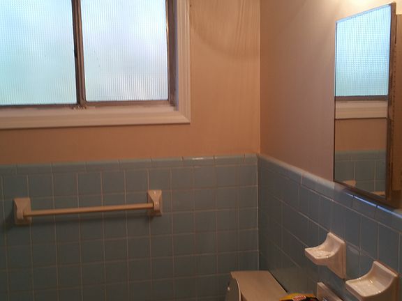 2nd image of 107 Delwood Cir APT B