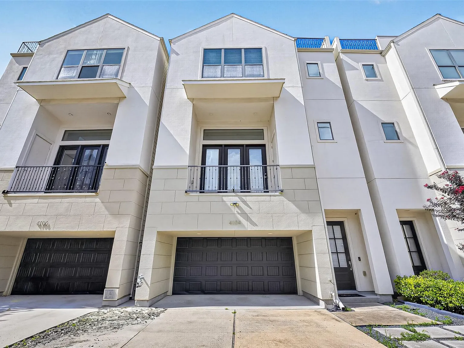 3 bed, 3.5 bath, 2179 sqft, $3,250 — Photo 1
