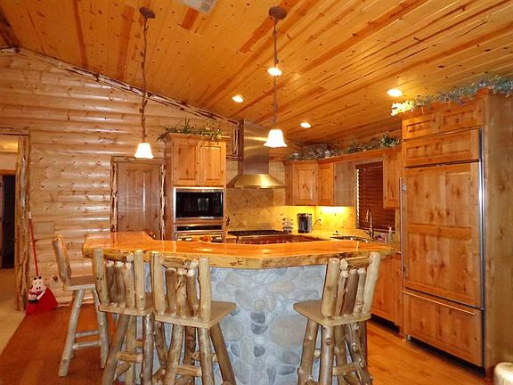 3rd image of 128 Stonebridge Cir