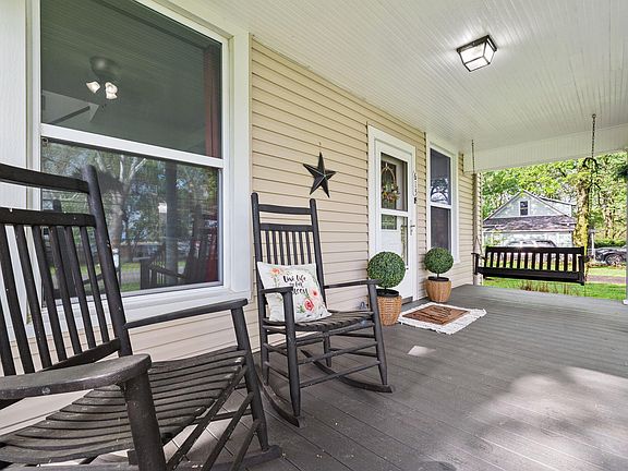 5th image of 615 E Prairie Lane