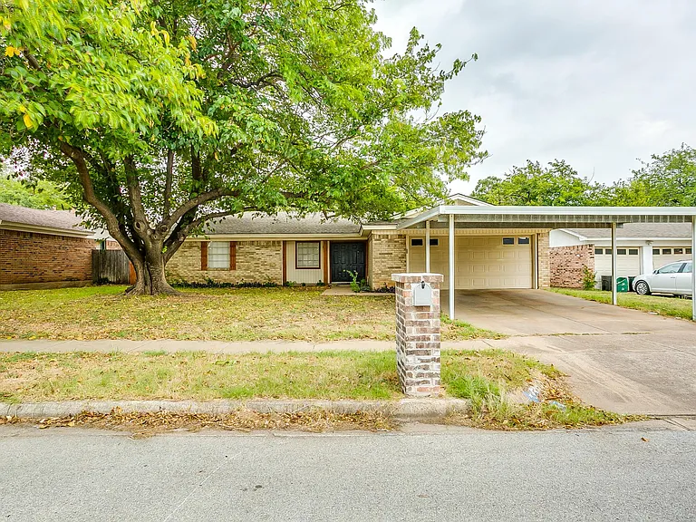 512 Stallion Ln — Photo 2