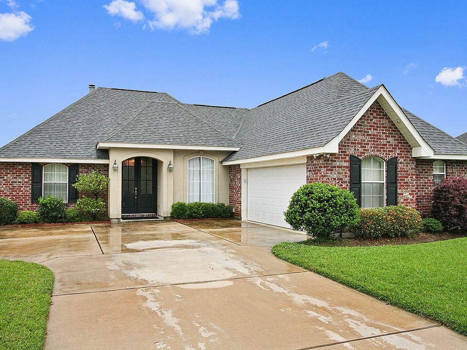 1st image of 102 Oak Knoll Ct