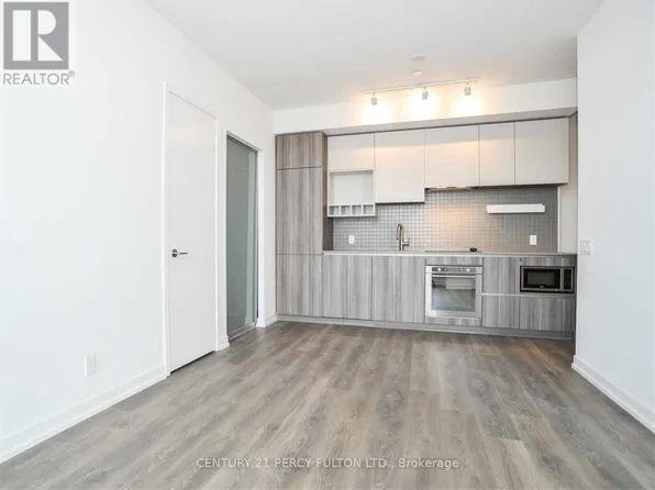 898 Portage Pkwy, Vaughan, ON