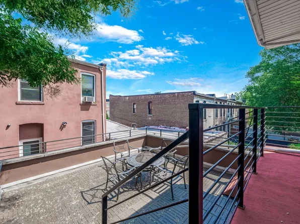 698 Lexington Avenue image 31 of 36