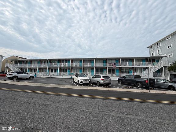 3rd image of 7 45th St Unit 209