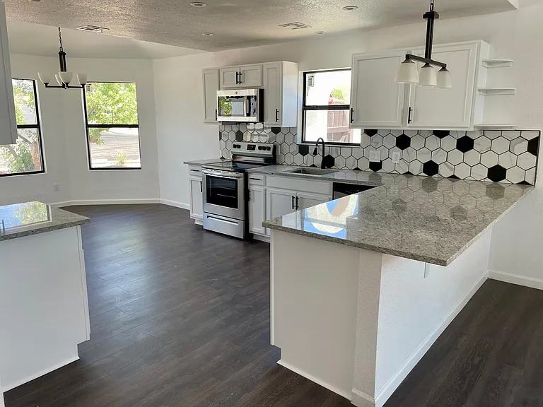 3531 Venus St — Photo 5