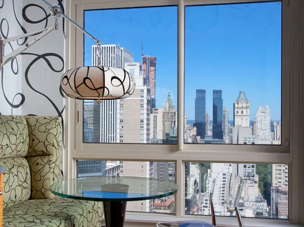 200 East 61st Street image 4 of 17