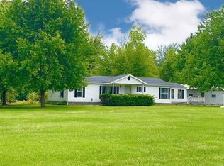 1457 Cypress Dr, Flora, IL 62839