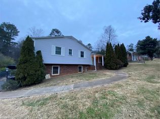 5700 Polaris Rd, Pfafftown, NC 27040