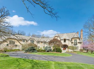 18 Hidden Brook Dr, North Barrington, IL 60010