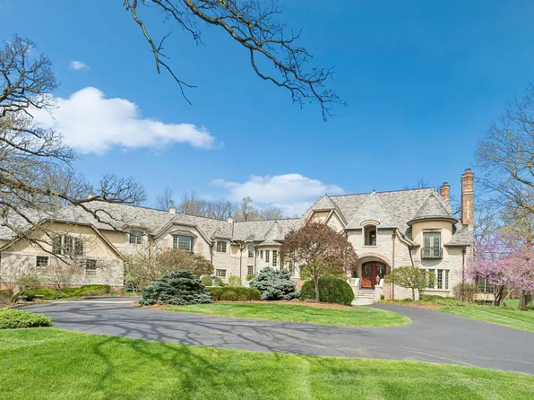 18 Hidden Brook Dr, North Barrington, IL 60010