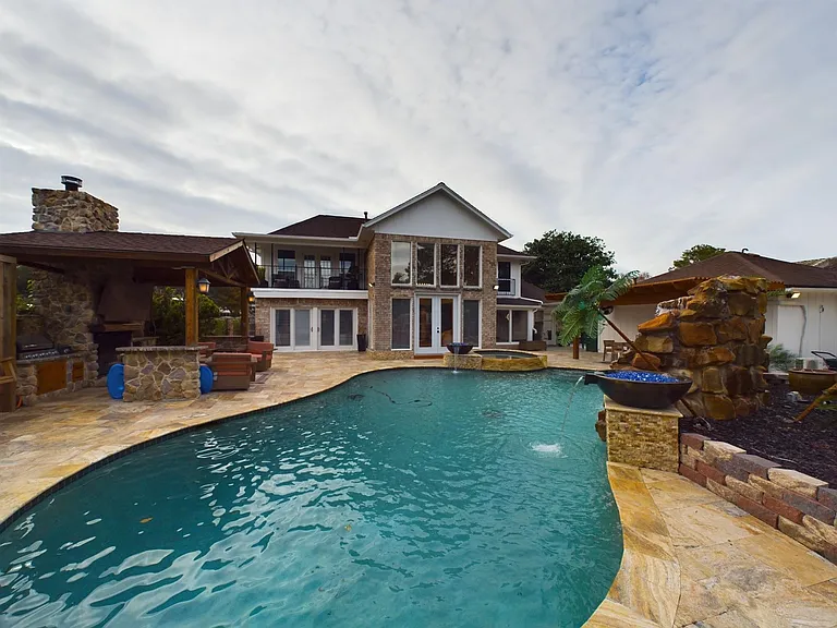 7702 Antoine Dr — Photo 44