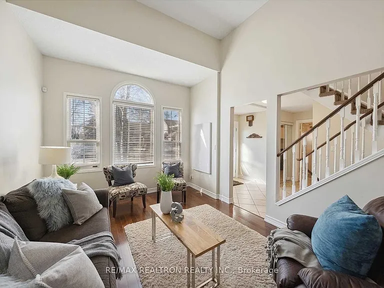 68 Flint Cres #UPPER — Photo 5