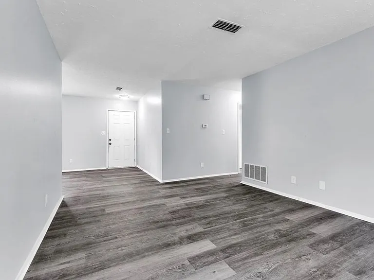701 Southlawn Dr — Photo 5