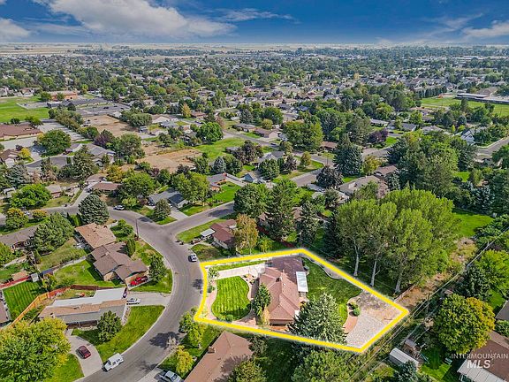 3rd image of 821 W Mountain View Dr