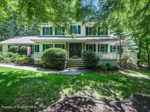 1104 Nicholas Dr, Clarks Summit, PA 18411