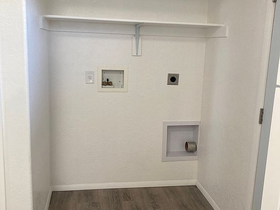 5th image of 414 S 99th Pl