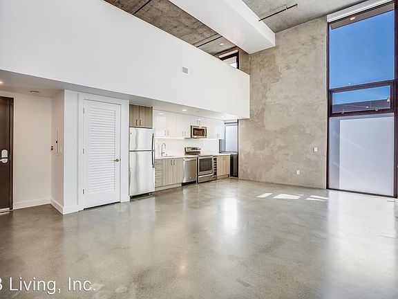 3rd image of 597 Mariposa St
