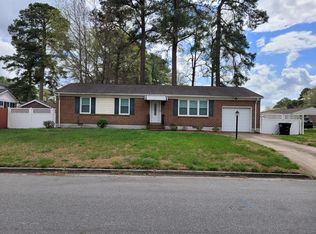 1207 Lakeview Dr, Portsmouth, VA 23701
