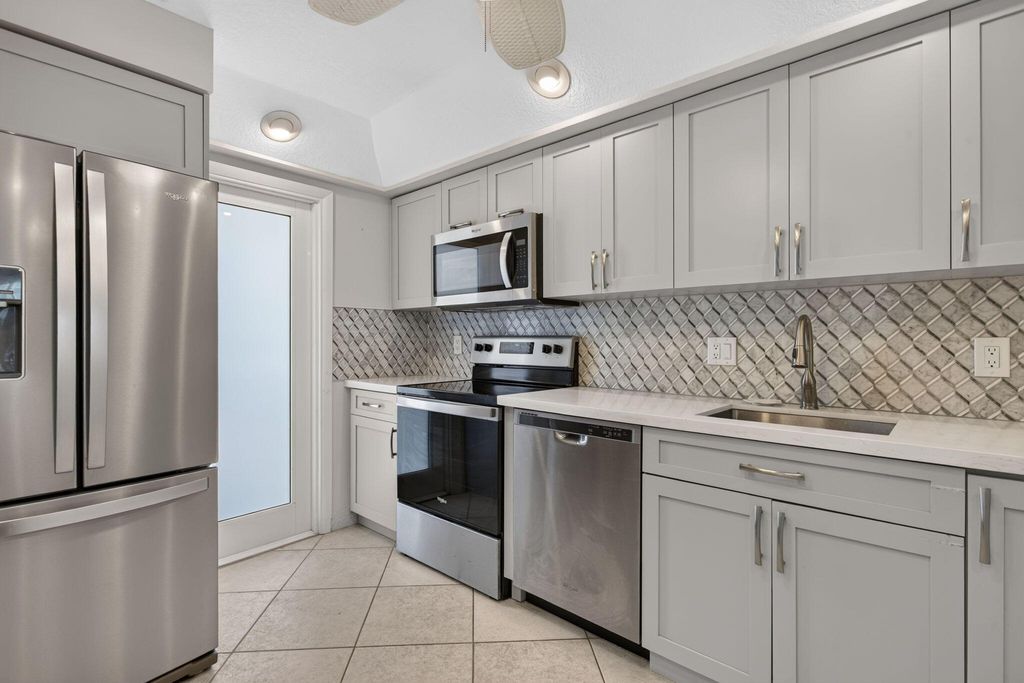 2731 NE 14TH ST Causeway #702, photo 5