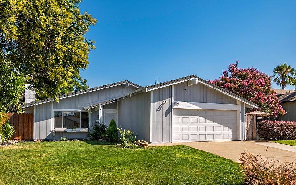 1st image of 8067 Bayberry Ct