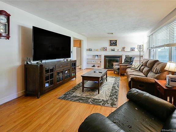 5th image of 31 Candlewood Dr