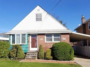 1112 Mirabelle Ave, Westbury, NY 11590