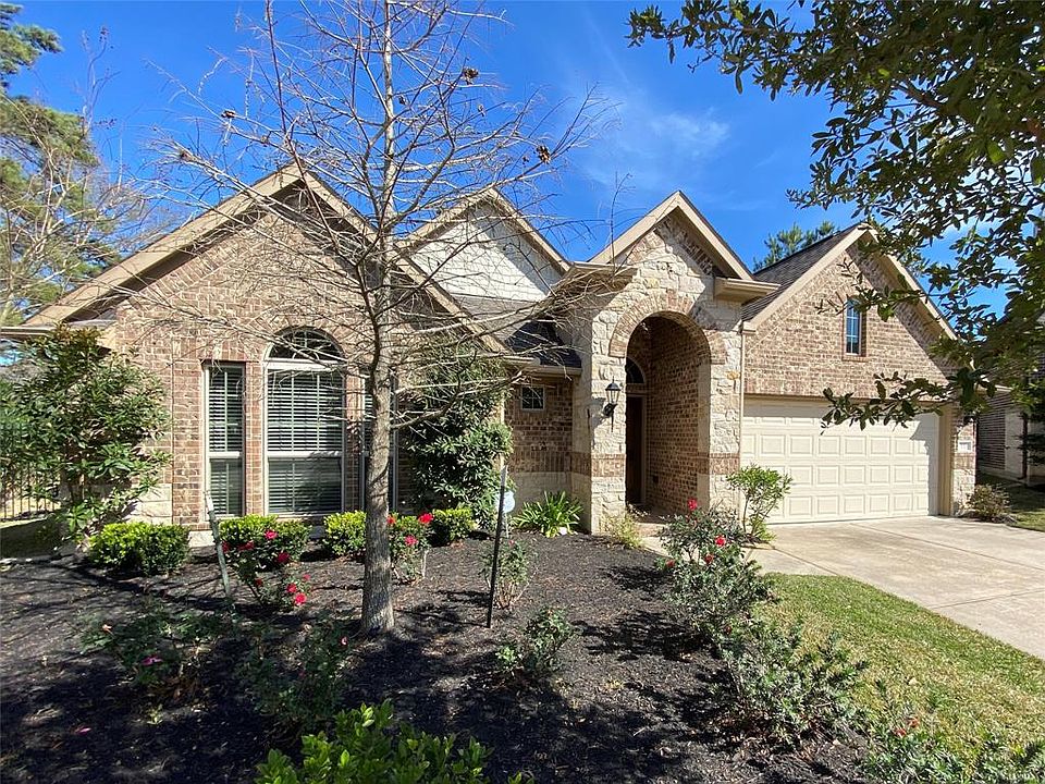 This gorgeous home walking distance to Wendtwood Pool and Park, Creekview Elementary, Creekside Park Junior High, Lone Star College, HEB, and the Woodlands Creekside Market street.