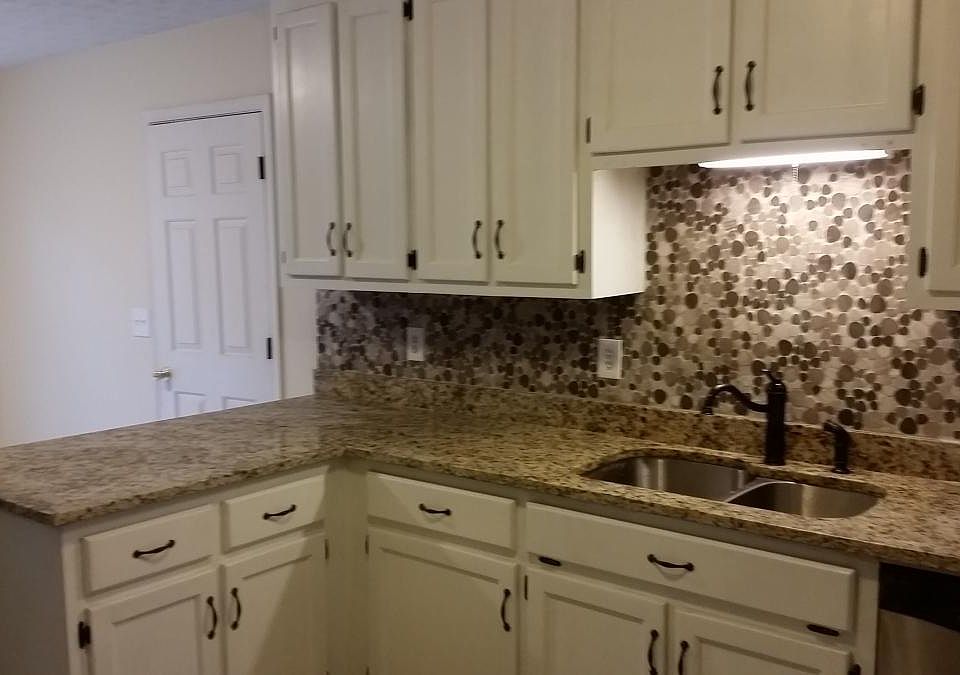 1st image of 907 Old Farm Walk