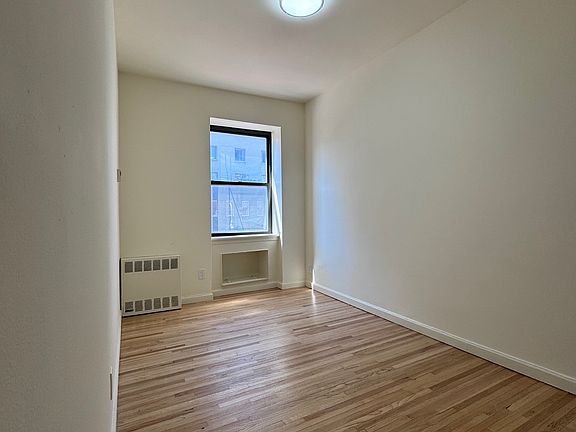 3rd image of 311 E 14th St APT 4A