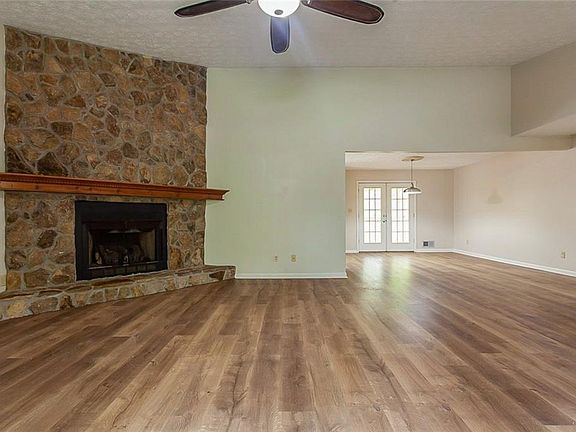 3rd image of 43 Deer Run Ln