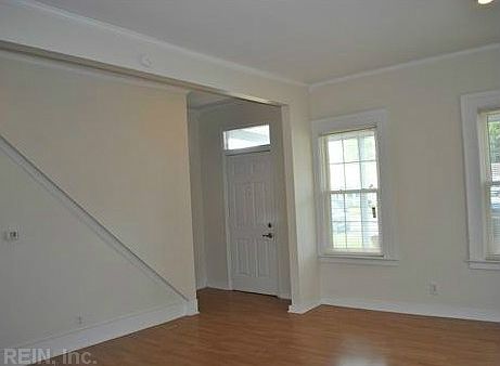 4th image of 731 Flanders Cir