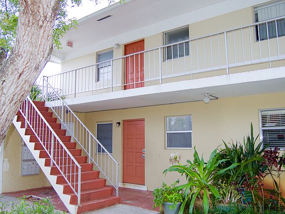 4th image of 305 NE 16th St APT 8