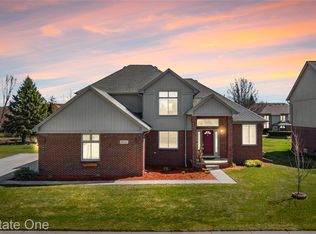 14817 Sparrow Dr, Shelby Township, MI 48315