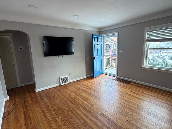 4th image of 4739 Chovin St
