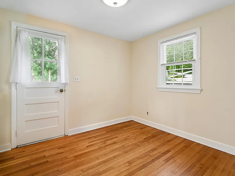 47 Rose Ave — Photo 16
