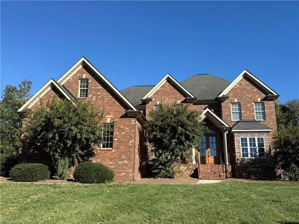 6202 Herons Nest Ct, Oak Ridge, NC 27310