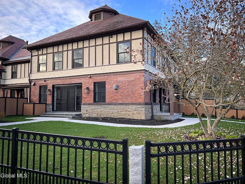 4th image of 122 Regent Street Unit 2