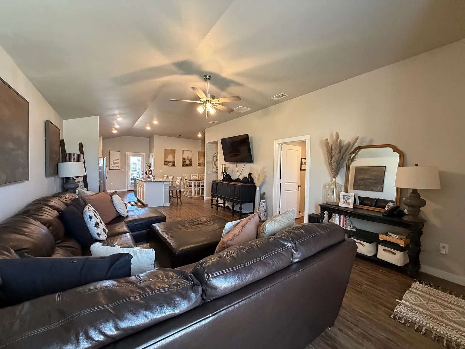 3 bed, 1552 sqft, $1,800 — Photo 2