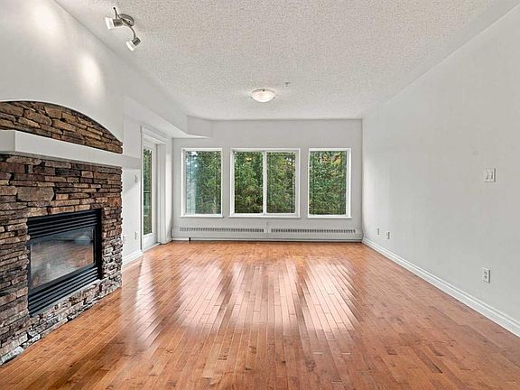 4th image of 30 E Discovery Ridge Close SW #305