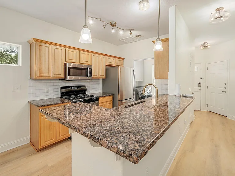 4803 Pecan Springs Rd #B — Photo 13