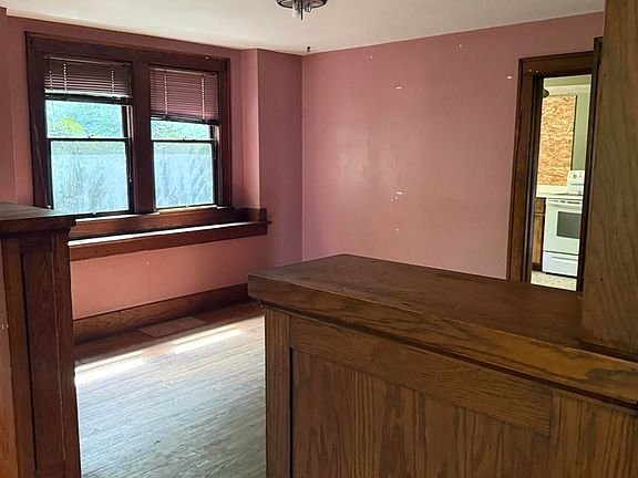 3rd image of 411 Middlebury St