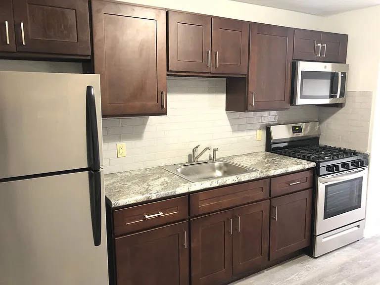 42 Oakland Ave — Photo 9