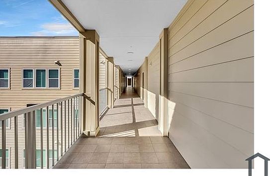 5th image of 667 W Amelia St