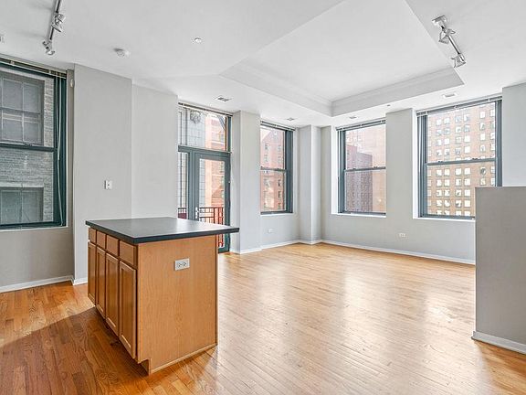 4th image of 208 W Washington St APT 1204